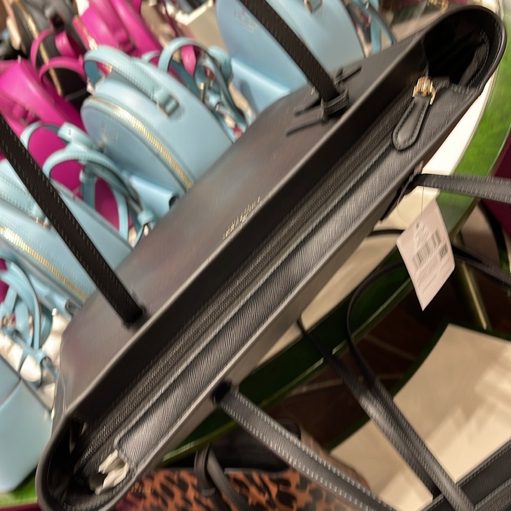 Kate Spade Schuyler Medium Tote
COLOR:
Black
NWT - Picture 15 of 16